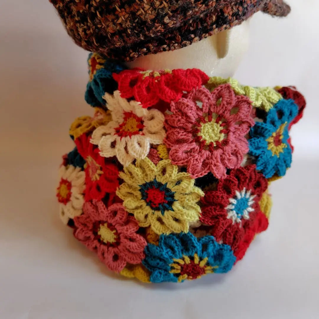 Flower motif neck warmer