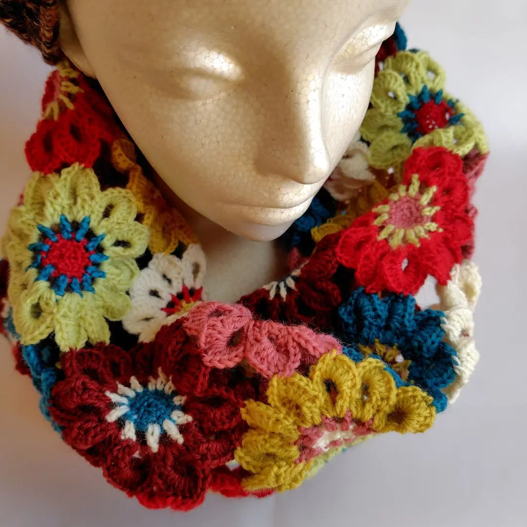 Flower motif neck warmer