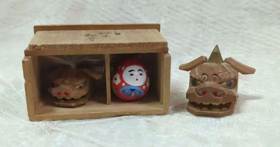 Lion getting up / traditional craft lion head Kaga Hyakuman getting up wooden wood carving New Year