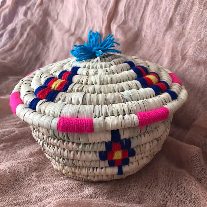 Small items case, basket, basket, miscellaneous goods, hand-knitted, handmade natural materials from Iran, storage