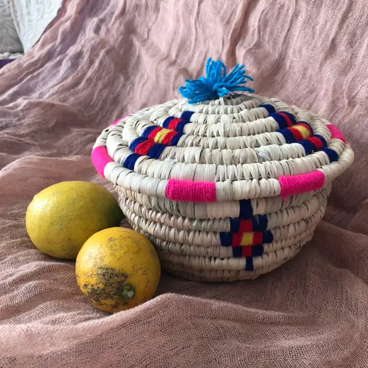 Small items case, basket, basket, miscellaneous goods, hand-knitted, handmade natural materials from Iran, storage