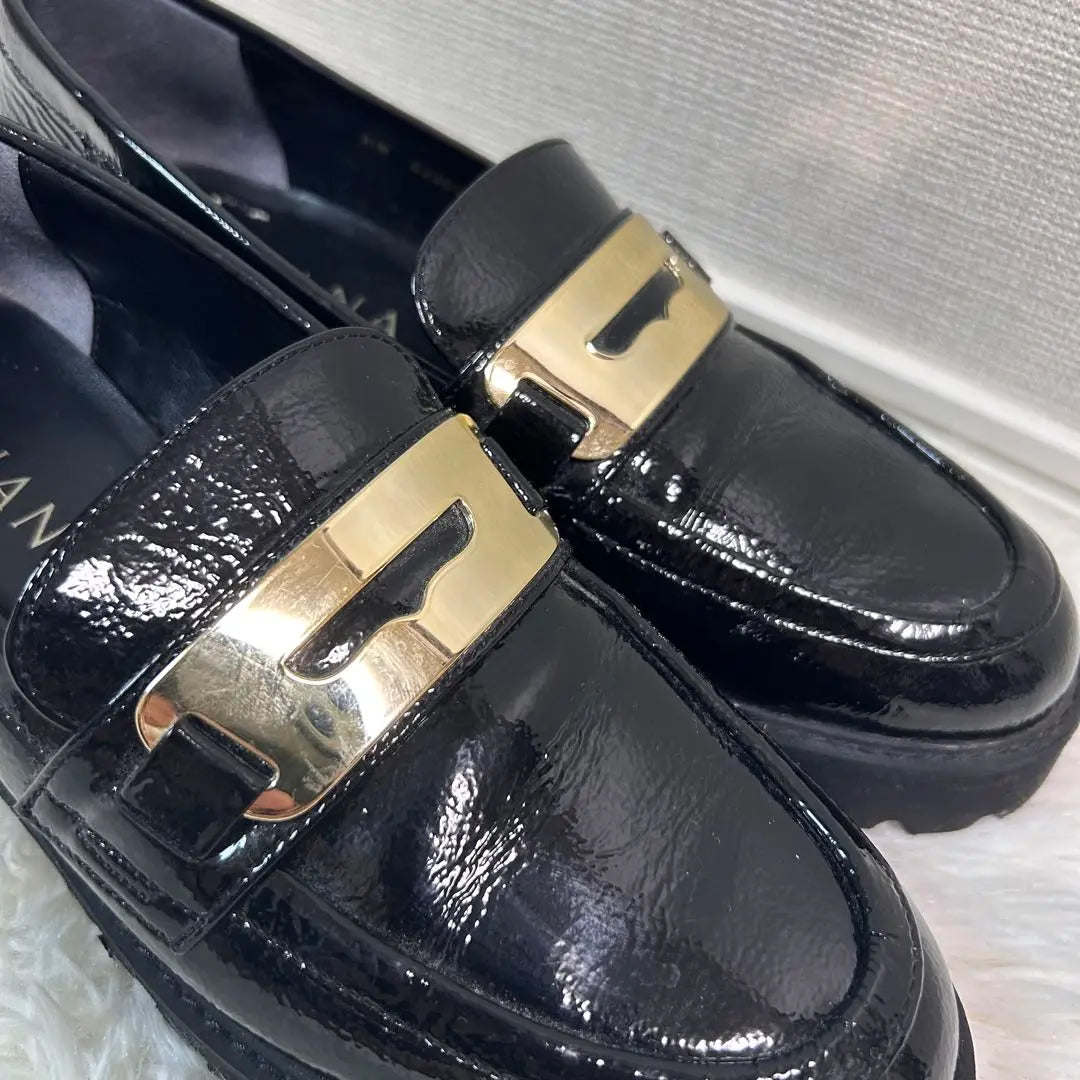 Superb condition DIANA Coin Loafers Enamel Black Glossy/23.5