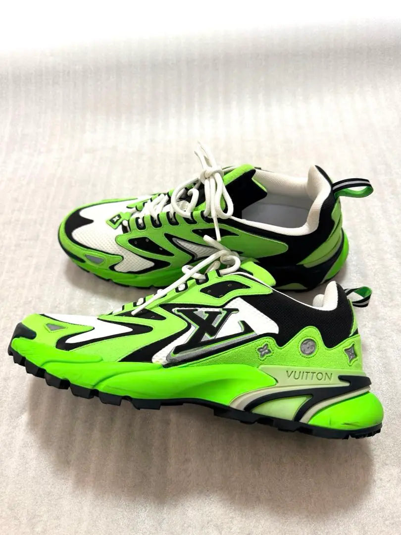 In good condition! Louis Vuitton Sports Sneakers Neon Green