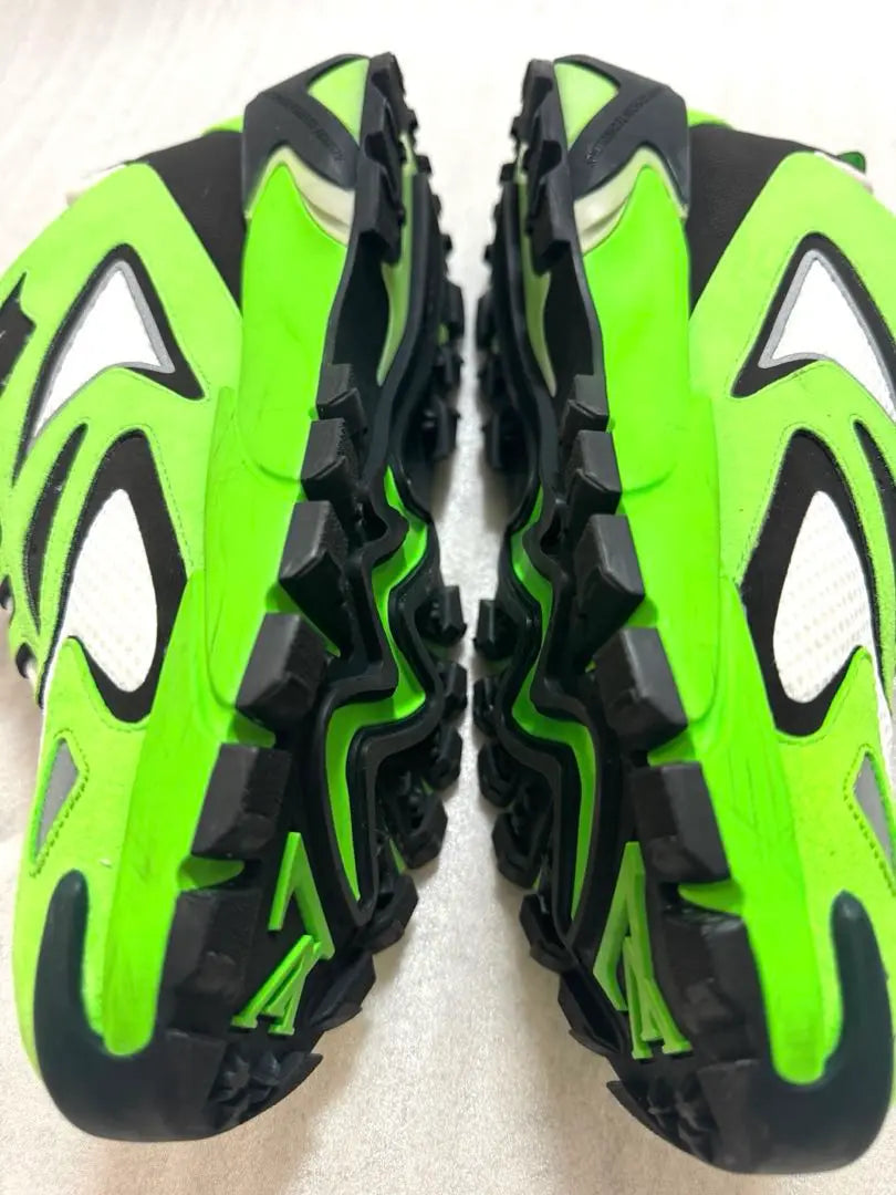 In good condition! Louis Vuitton Sports Sneakers Neon Green