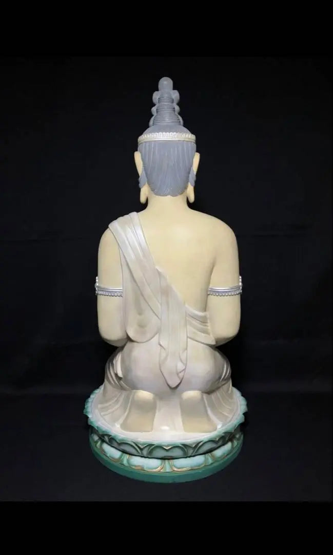 Estatua sentada del Bodhisattva Kannon hecha de resina Estatua budista Arte budista Fabricada por Haruyama, en excelentes condiciones❗️