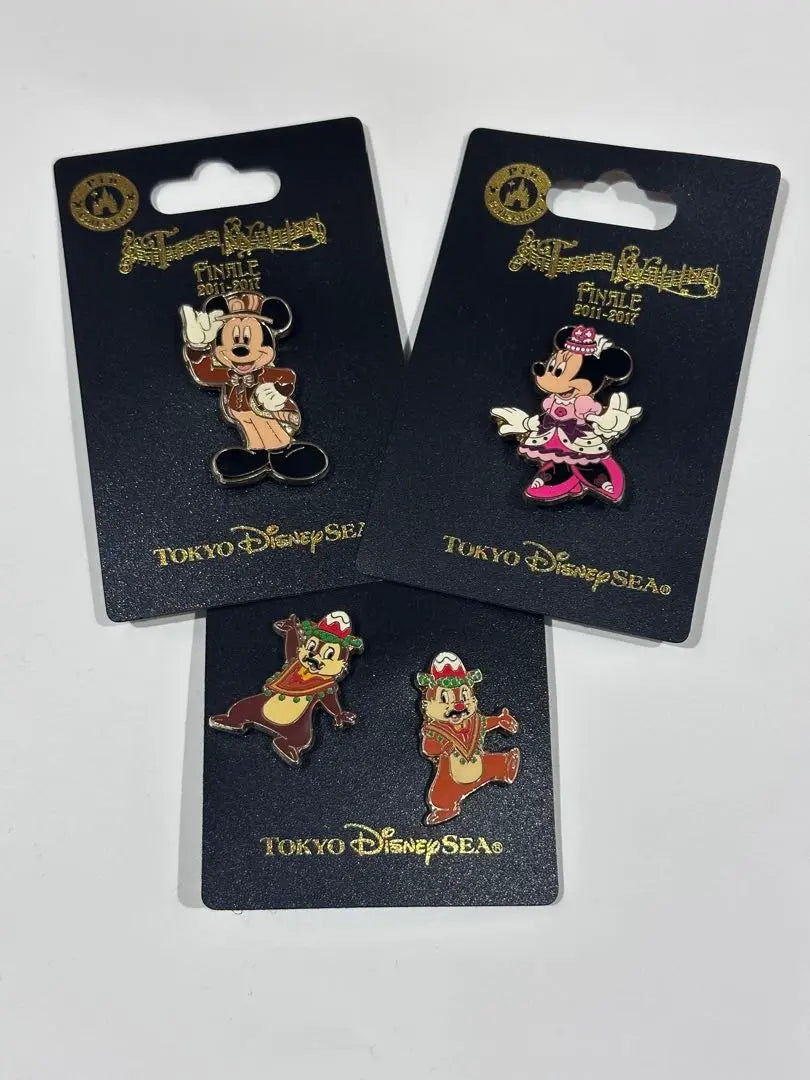 Table is Waiting Mickey Minnie Chip and Dale Pin Badge Set