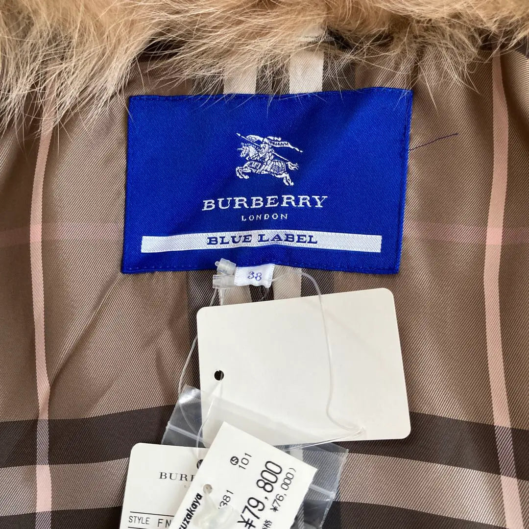 Abrigo largo con botones grandes de piel de zorro de Angola Blue Label de Burberry 40