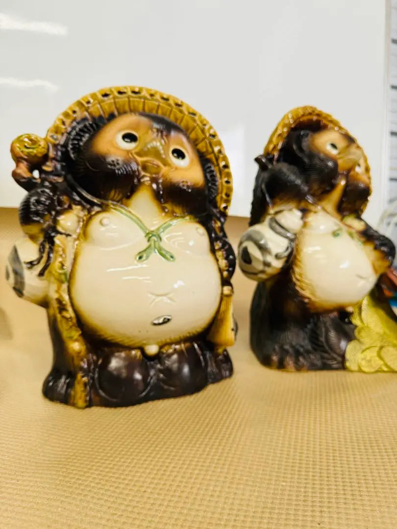 Free national delivery! ★ Shigaraki ware ★ Happiness Houki Oden Tanuki Tanuki Figurry Figurine Gargot | 全国配送無料！★信楽焼★幸福　ほうき　小判　狸　たぬき　縁起物　置物 飾り物