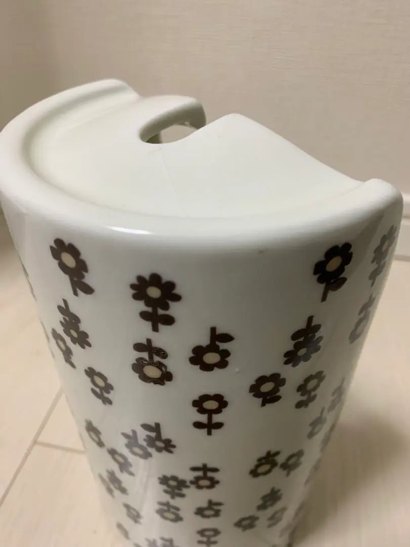 Rare ☆ Kurashiki Design Planning Office Sanitary Series (Small Flower Pattern) Toilet Brush Stand Made of Ceramic