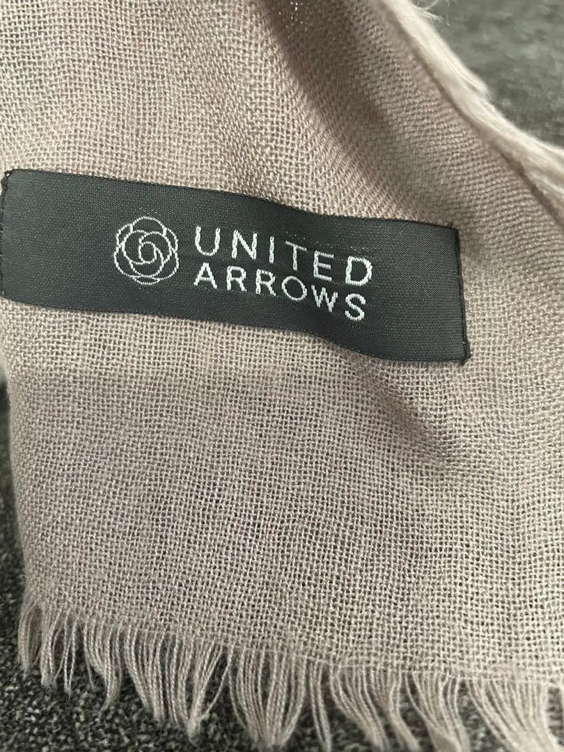 Estola con estampado de cuadros cuadrados de United Arrows