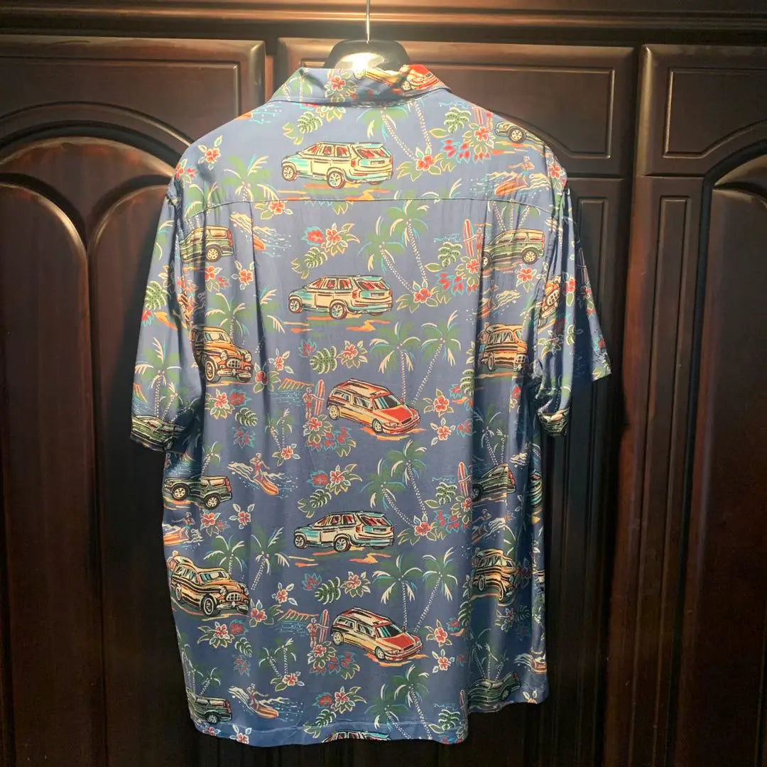 Camisa hawaiana de Saint Laurent poco común que Harry Styles usa