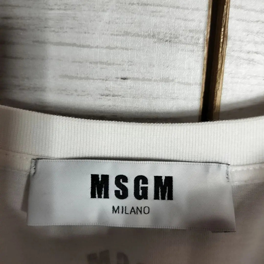 Venta inmediata de camisetas con volantes y logo de MSGM Buck. ¡Geki Kawa!