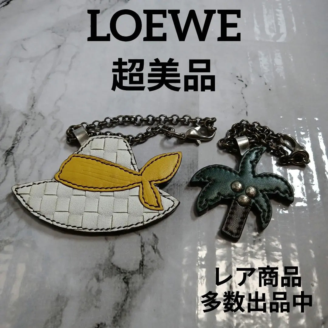 155 Super Beauty Loeva Conjunto de palmera con sombrero de cuero con correa en la espalda | 155超美品 ロエベ バックチャーム ストラップ レザー 帽子 ヤシの木 セット