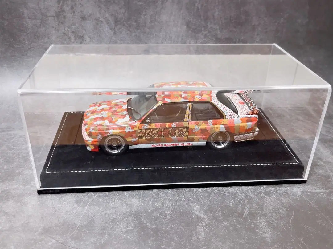 Minicoche BMW M3 Edición Museo del Automóvil Artístico a escala 1/18