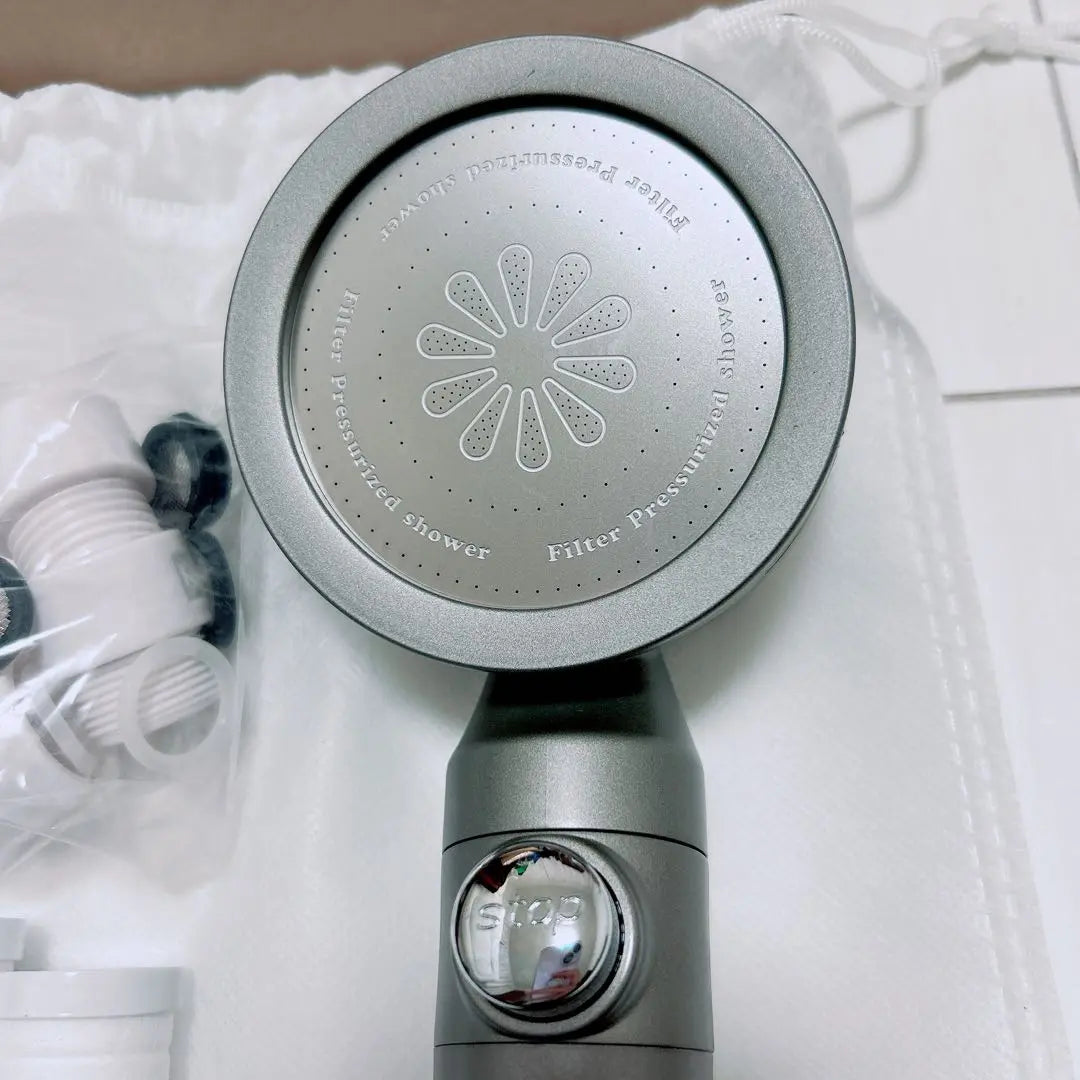 Shower head with special filter "Double water purification", "Removing harmful chlorine", "Removing impurities"