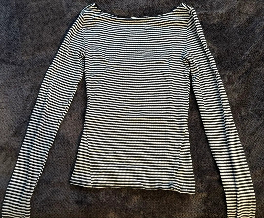 [VINCE] Beautiful condition Vince border boat neck long sleeve T-rib knit black and white