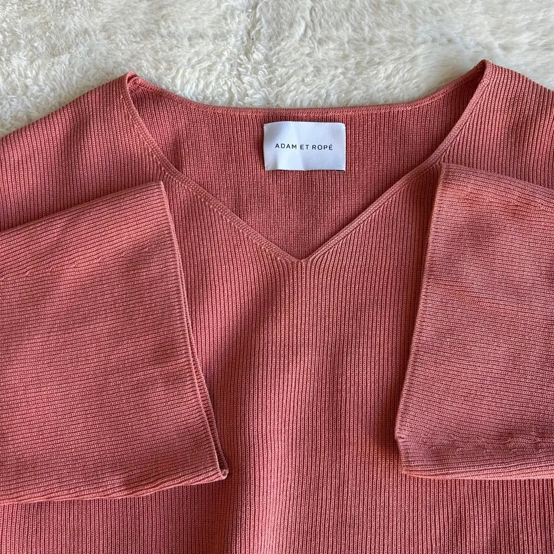 Adam Erope, beautiful condition, V-neck, flared sleeve, side slit, cotton poly knit