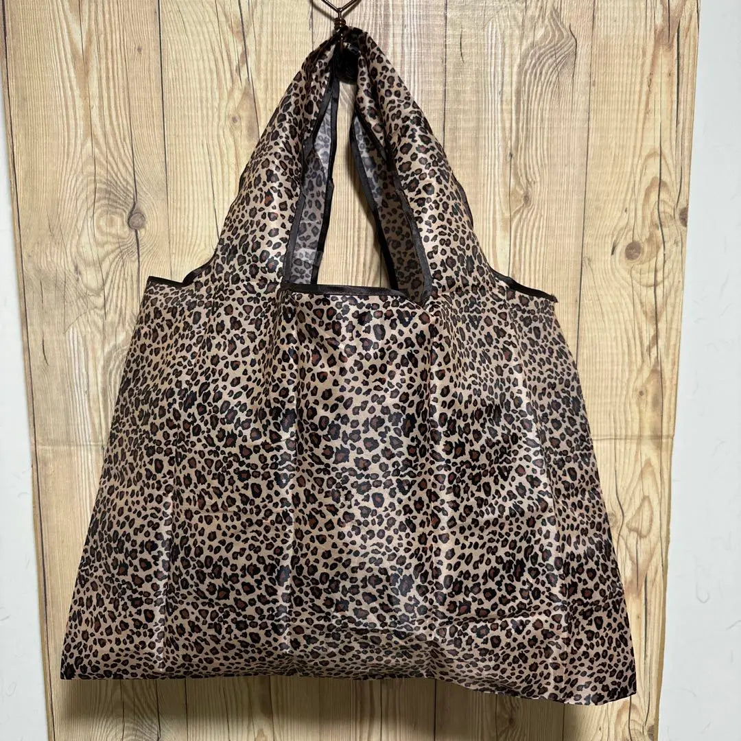 [Final price reduction] A slightly larger leopard print pocketable eco bag