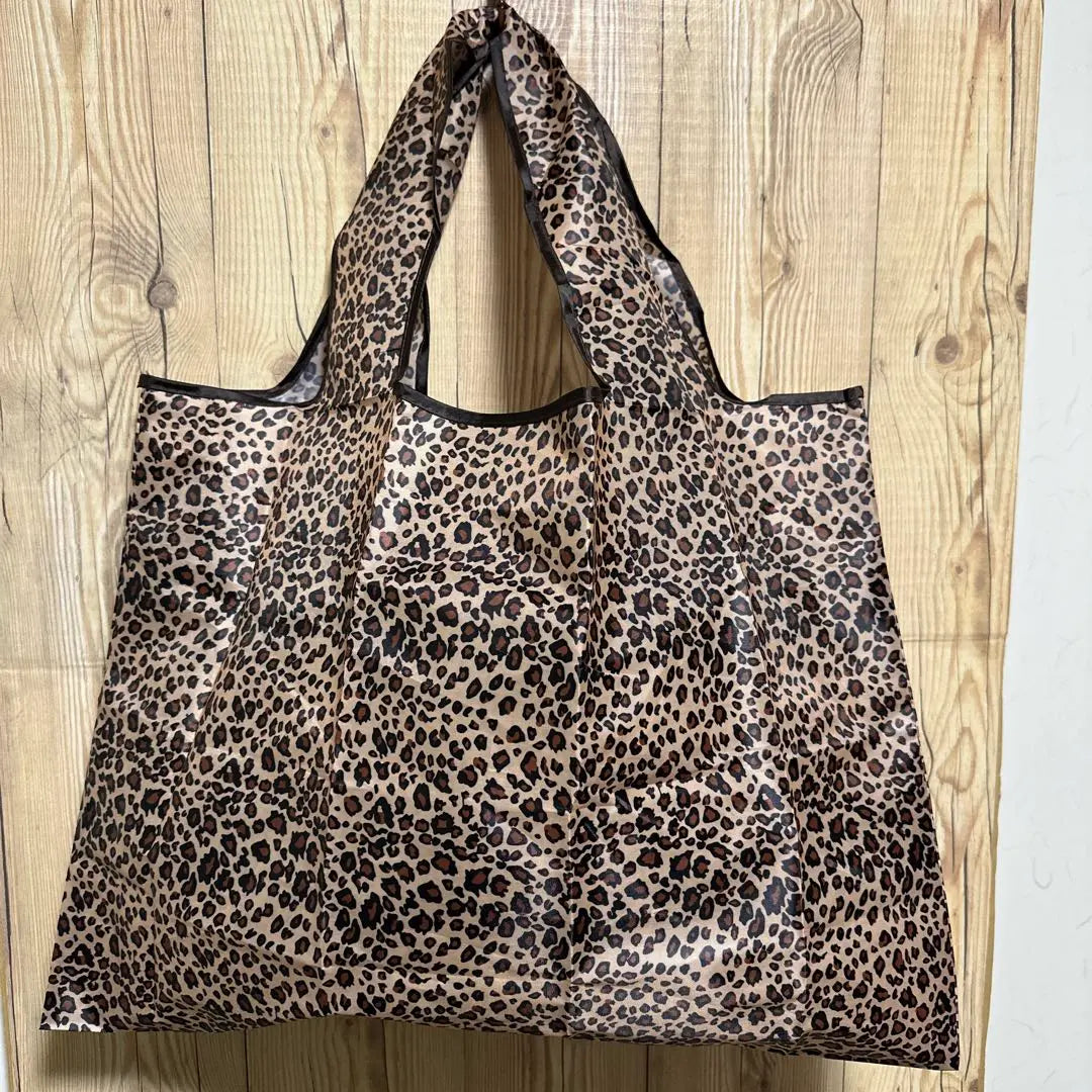 [Final price reduction] A slightly larger leopard print pocketable eco bag