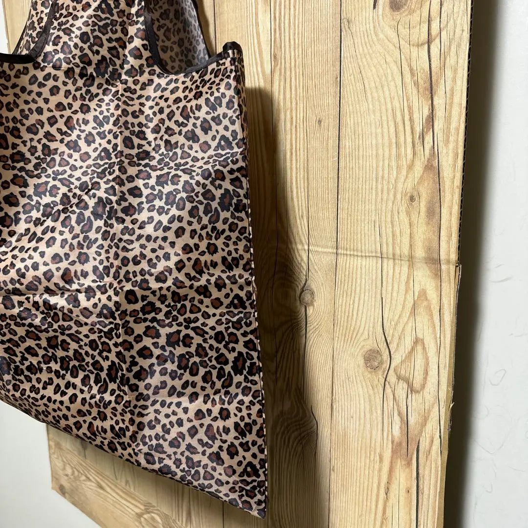 [Final price reduction] A slightly larger leopard print pocketable eco bag