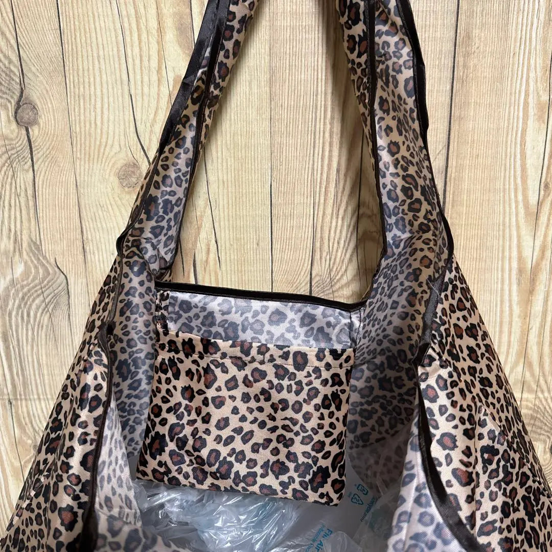 [Final price reduction] A slightly larger leopard print pocketable eco bag