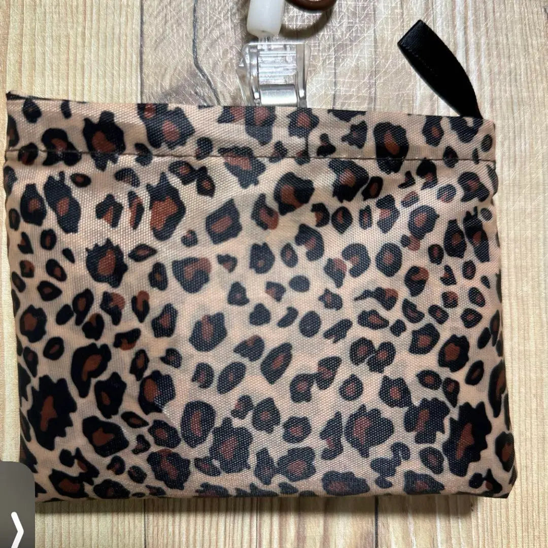 [Final price reduction] A slightly larger leopard print pocketable eco bag