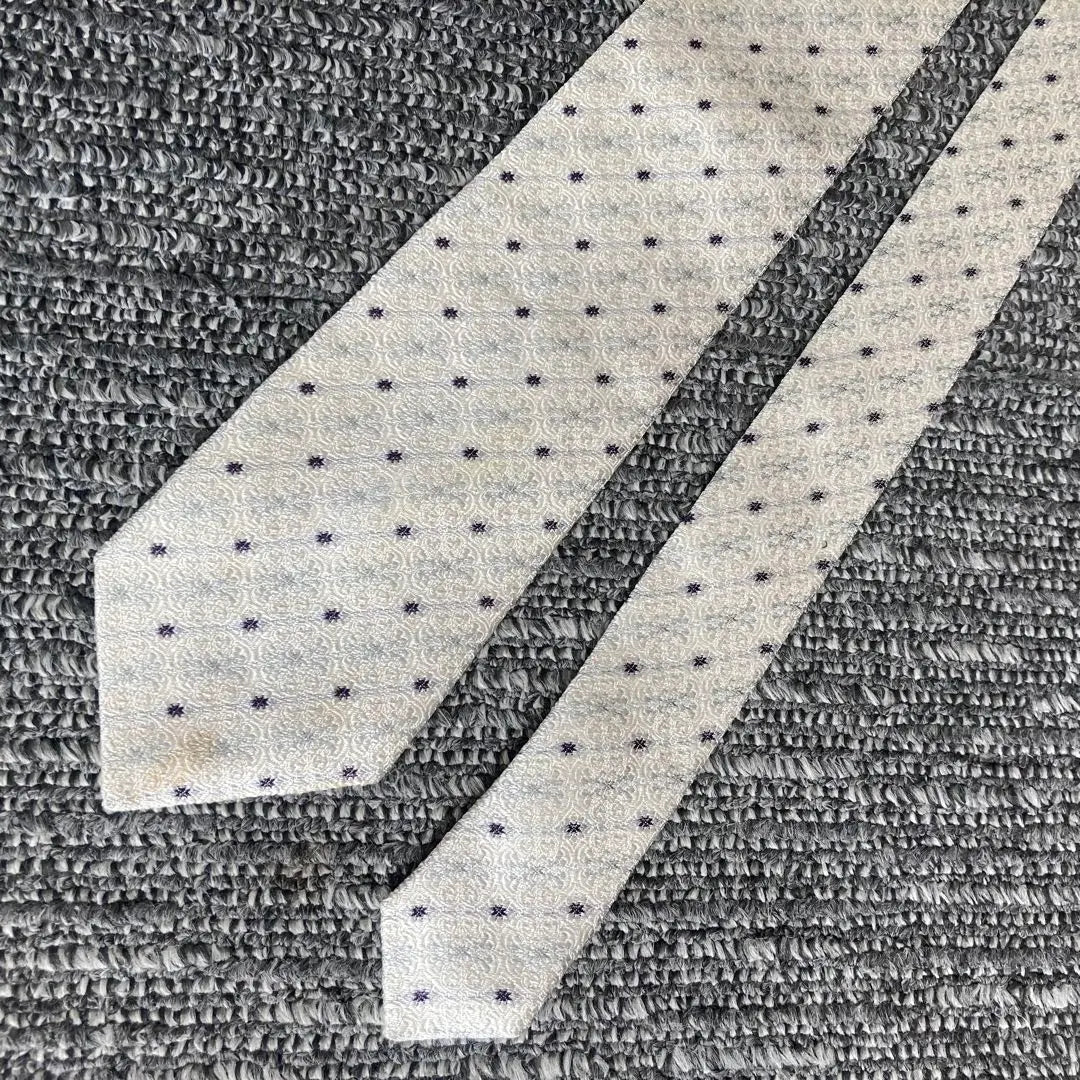 [With translation] Paul Smith dot pattern tie