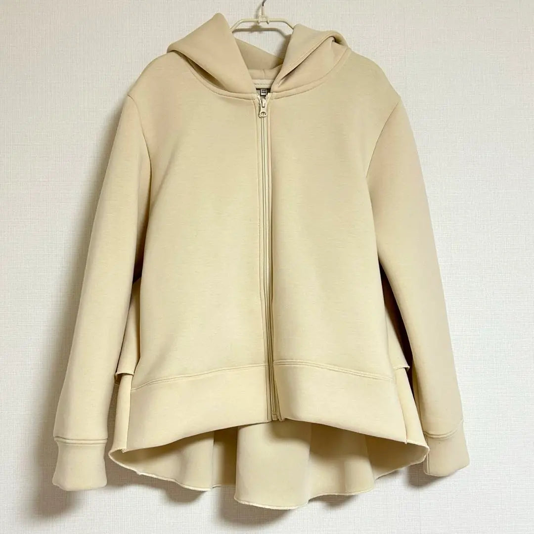 coca back ruffle hoodie ivory