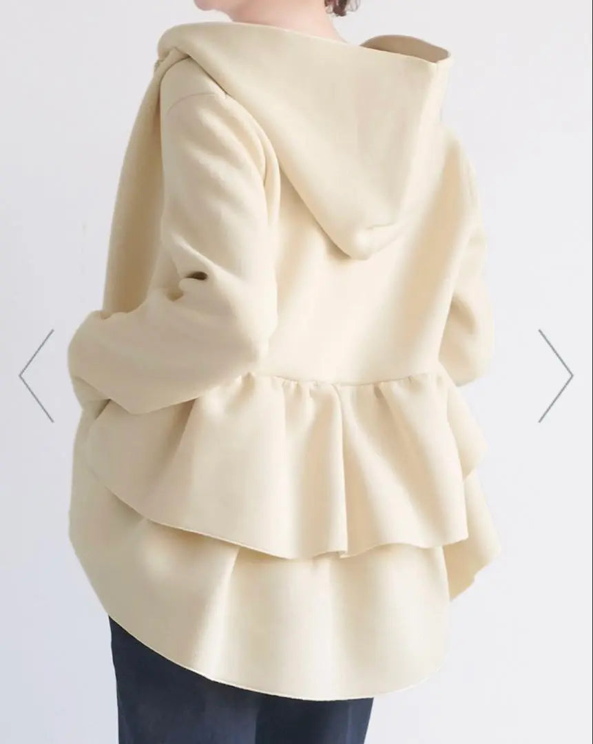 coca back ruffle hoodie ivory