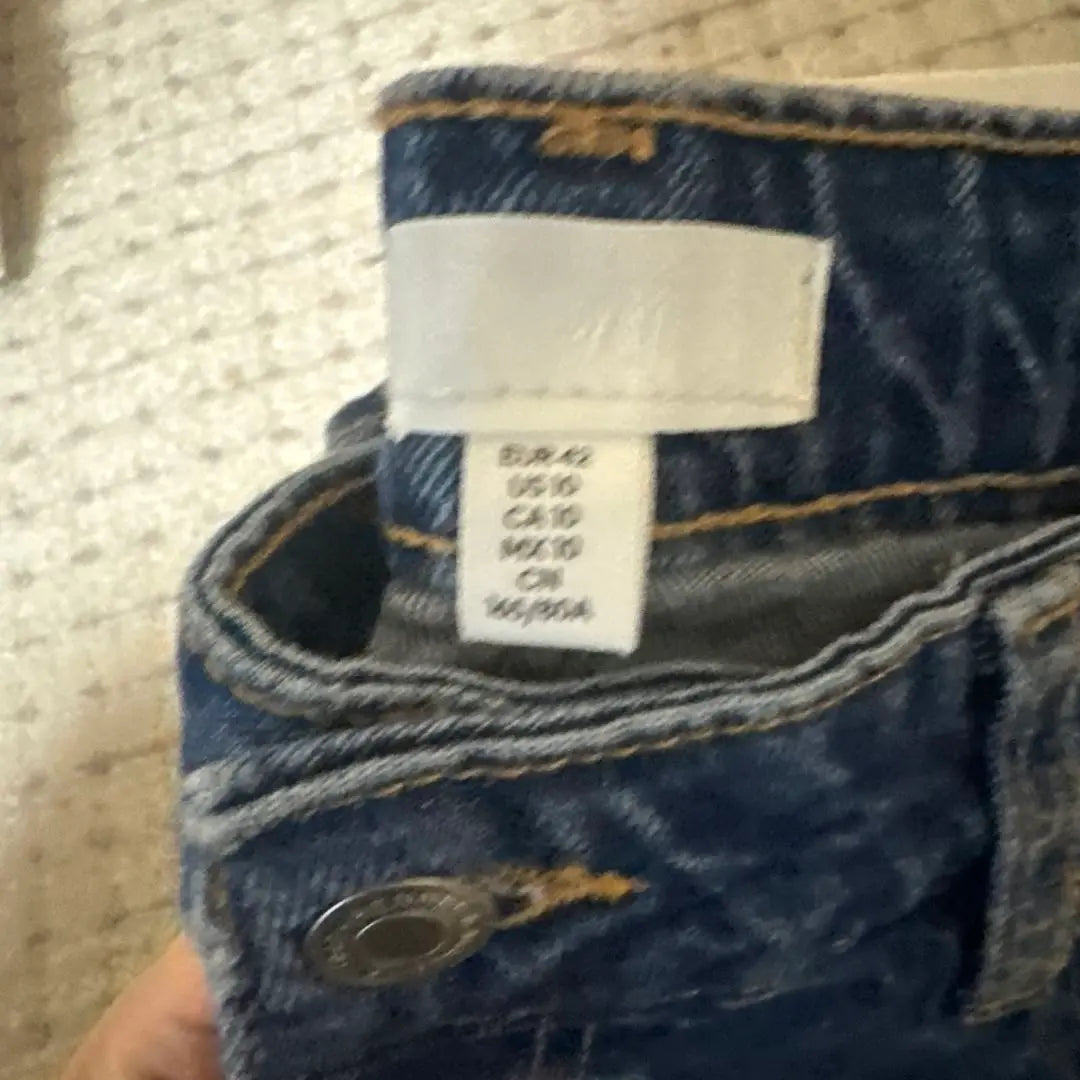 Tags, try on only H&M Mom jeans