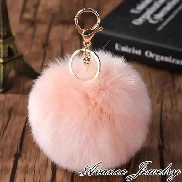 ❤️Llavero con dije de piel esponjosa rosa para bolso