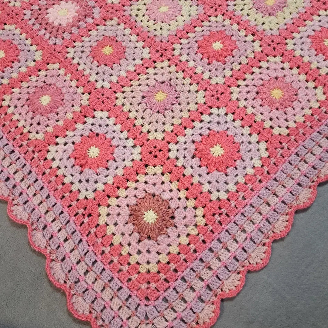 Cambio de precio (129) Granny Square ☆ Manta ☆ Rosa ☆ 125 × 155 ☆ | 価格変更(129)グラニースクエア☆ブランケット☆ピンク☆125×155☆