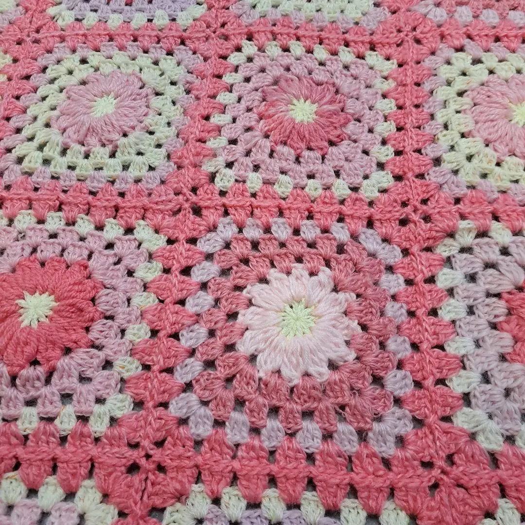 Cambio de precio (129) Granny Square ☆ Manta ☆ Rosa ☆ 125 × 155 ☆ | 価格変更(129)グラニースクエア☆ブランケット☆ピンク☆125×155☆