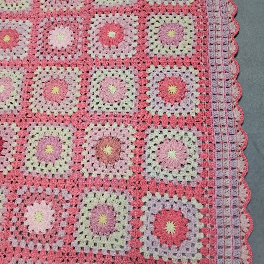 Cambio de precio (129) Granny Square ☆ Manta ☆ Rosa ☆ 125 × 155 ☆ | 価格変更(129)グラニースクエア☆ブランケット☆ピンク☆125×155☆