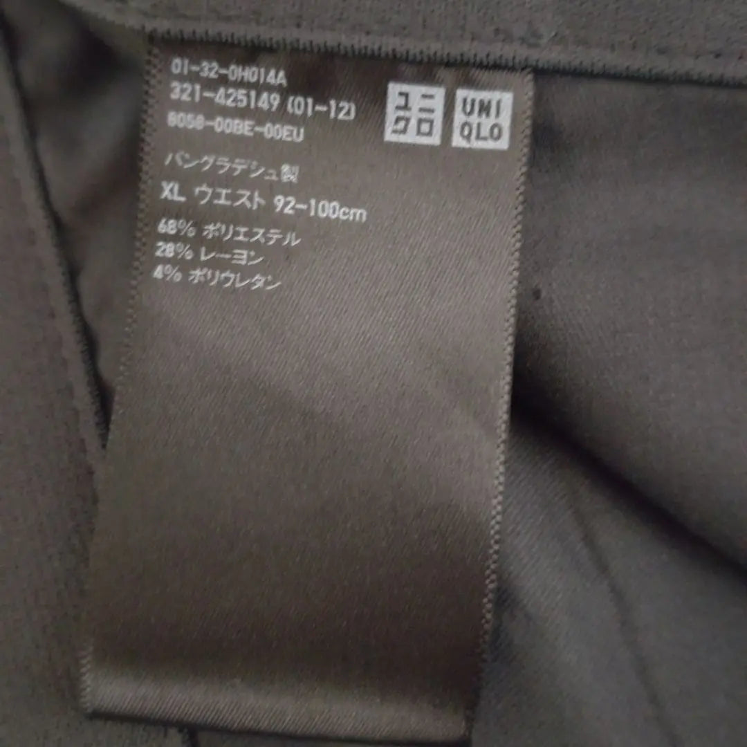 Pantalón gris UNIQLO XL con correa de cintura ajustable, material elástico, artículo hermoso