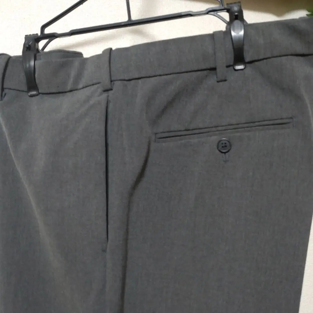 Pantalón gris UNIQLO XL con correa de cintura ajustable, material elástico, artículo hermoso