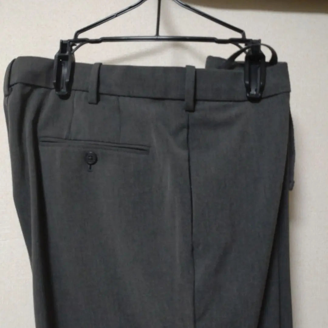 Pantalón gris UNIQLO XL con correa de cintura ajustable, material elástico, artículo hermoso