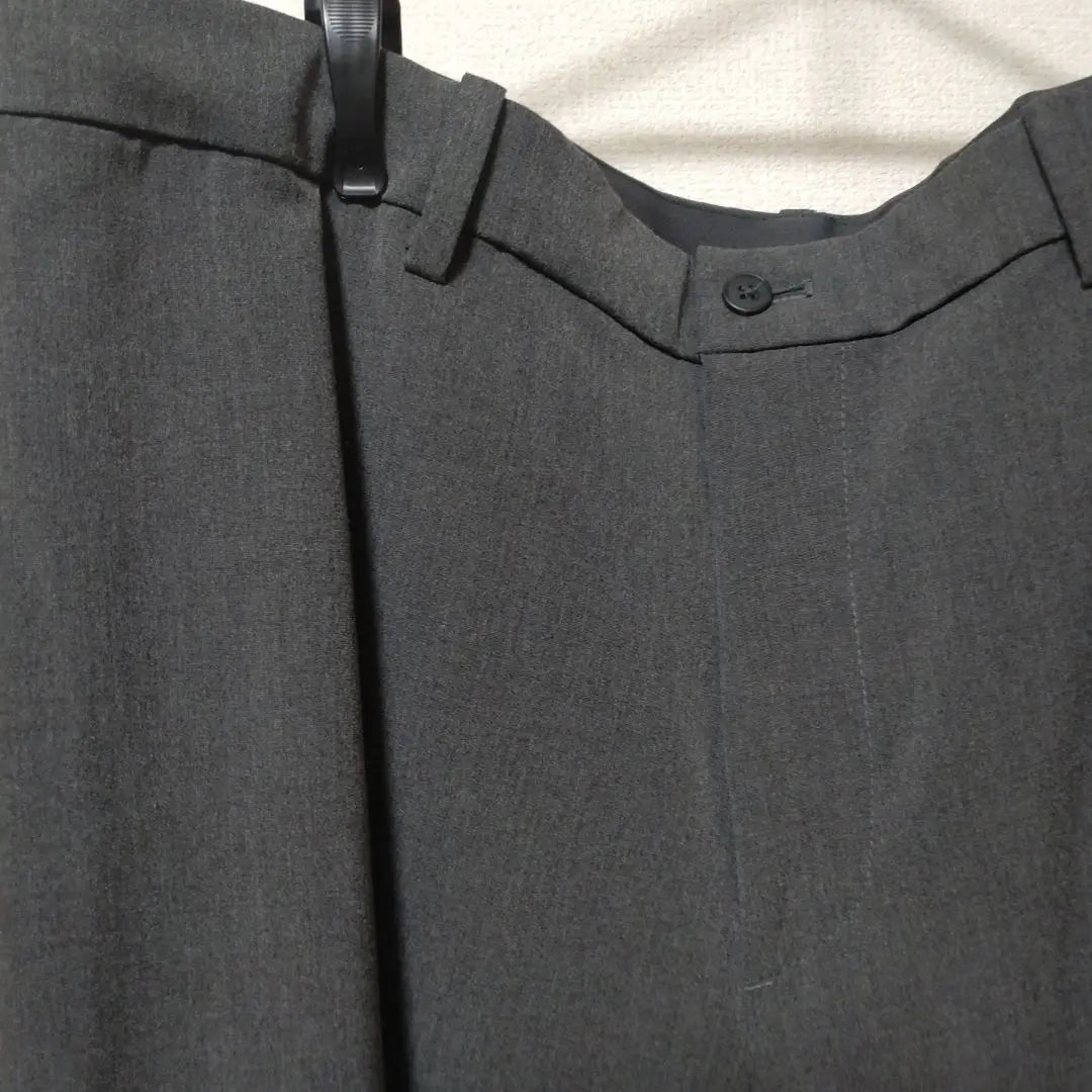 Pantalón gris UNIQLO XL con correa de cintura ajustable, material elástico, artículo hermoso