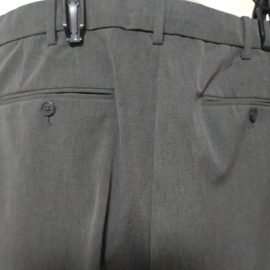 Pantalón gris UNIQLO XL con correa de cintura ajustable, material elástico, artículo hermoso