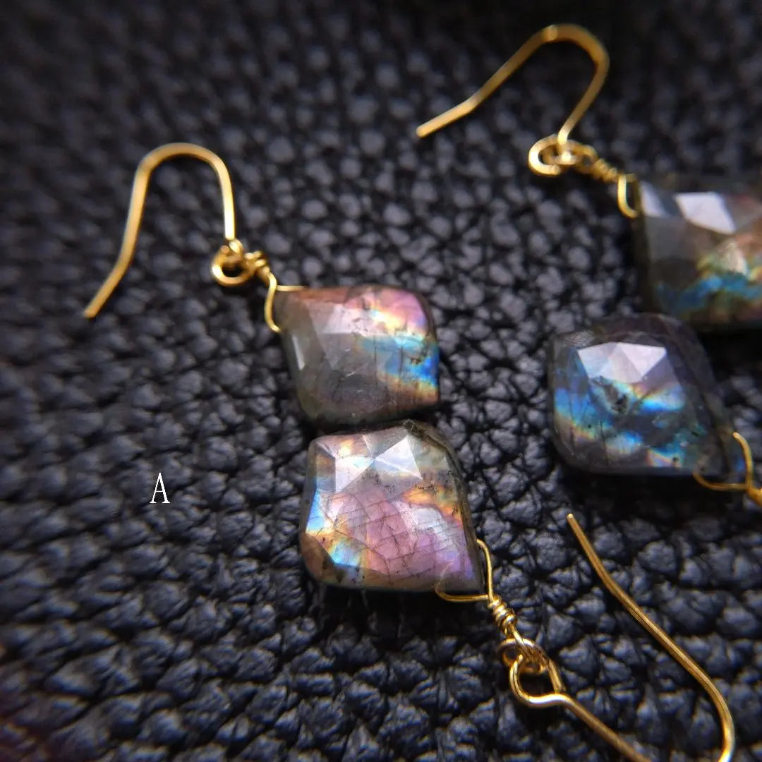 [A] Rare Shirah! Rainbow fiery leaf cut labradorite earrings