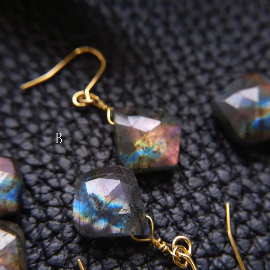 [A] Rare Shirah! Rainbow fiery leaf cut labradorite earrings