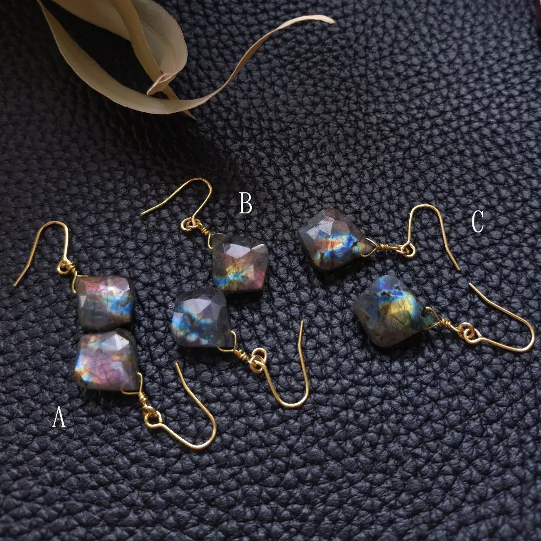 [A] Rare Shirah! Rainbow fiery leaf cut labradorite earrings