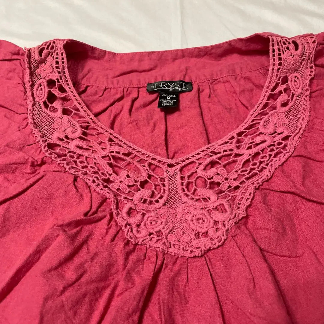 Blusa de encaje con escote en V y manga corta de crochet para mujer TRYST