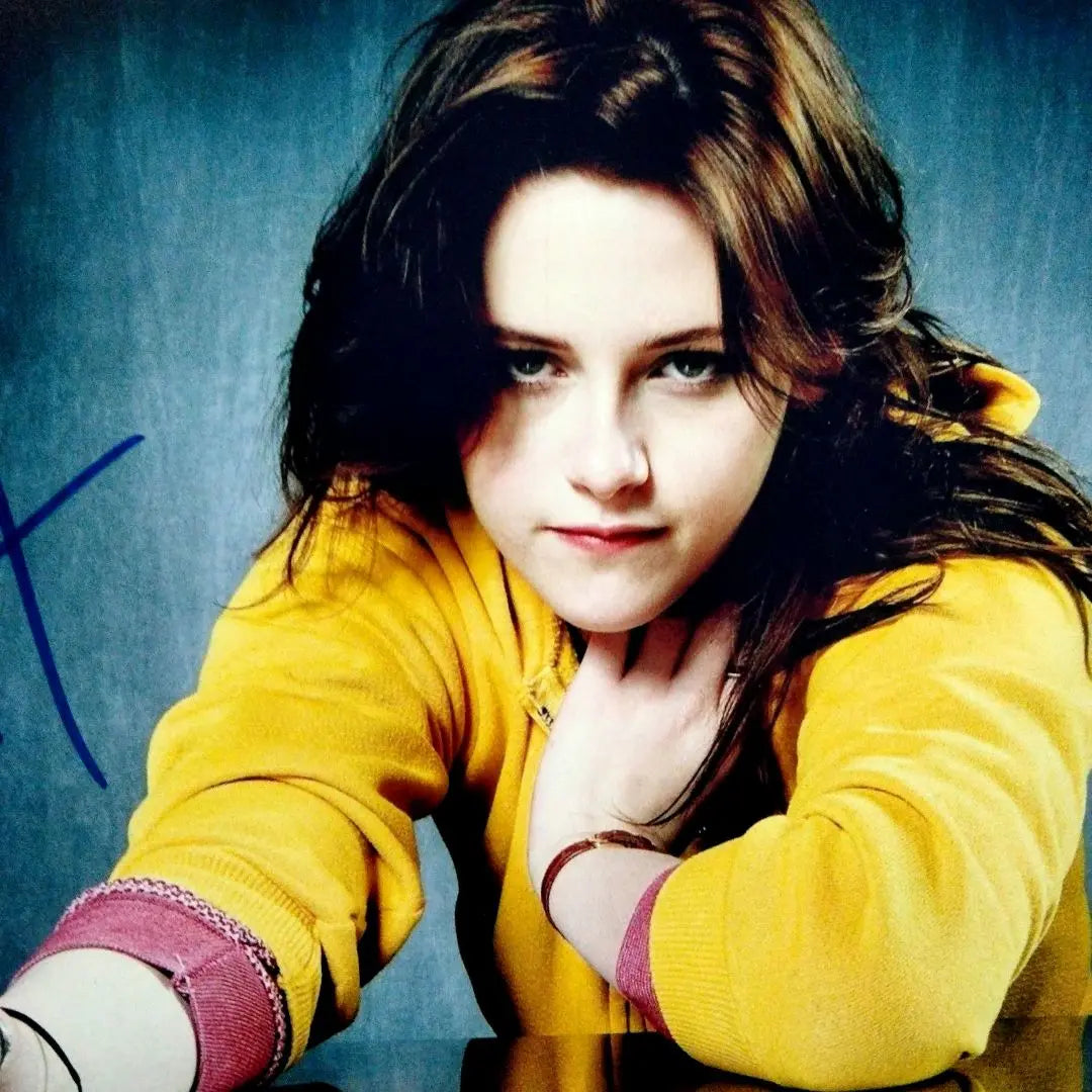 On sale...Large photo autographed by Kristen Stewart... Stewart