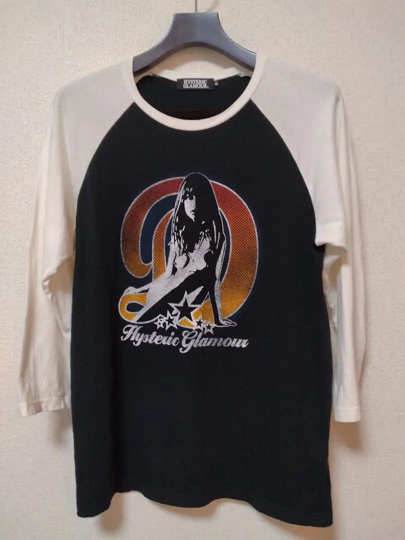 HYSTERIC GLAMOUR 3/4 sleeve raglan cut and sew worn by Sakurai Kazutoshi