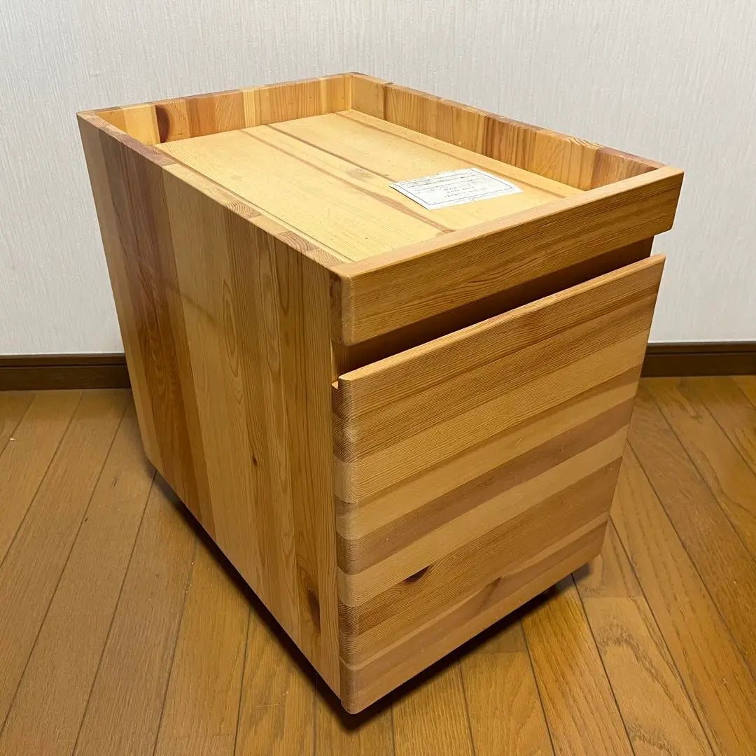 Cajonera de madera de pino MUJI usada