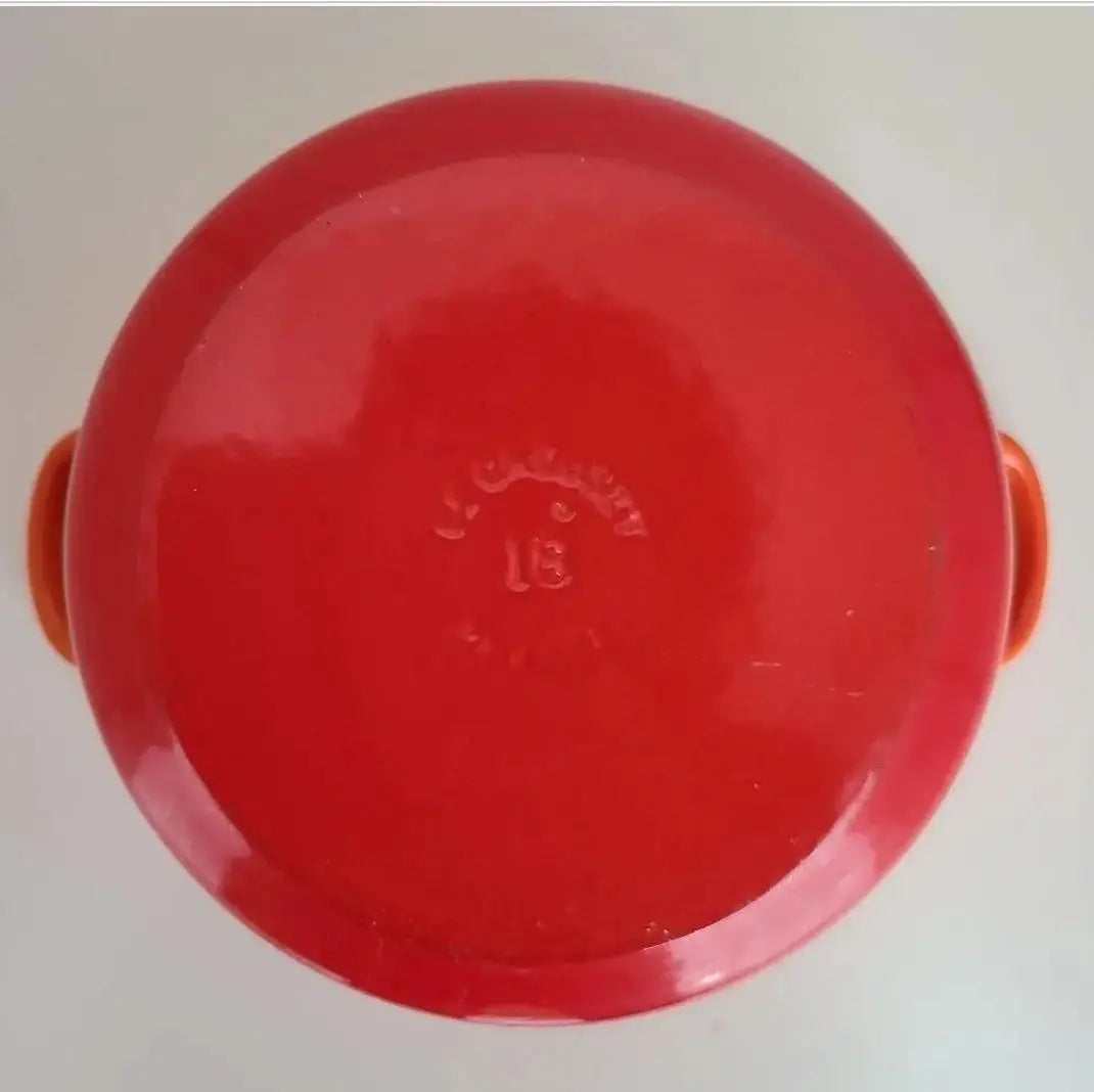 Le Creuset pot 18