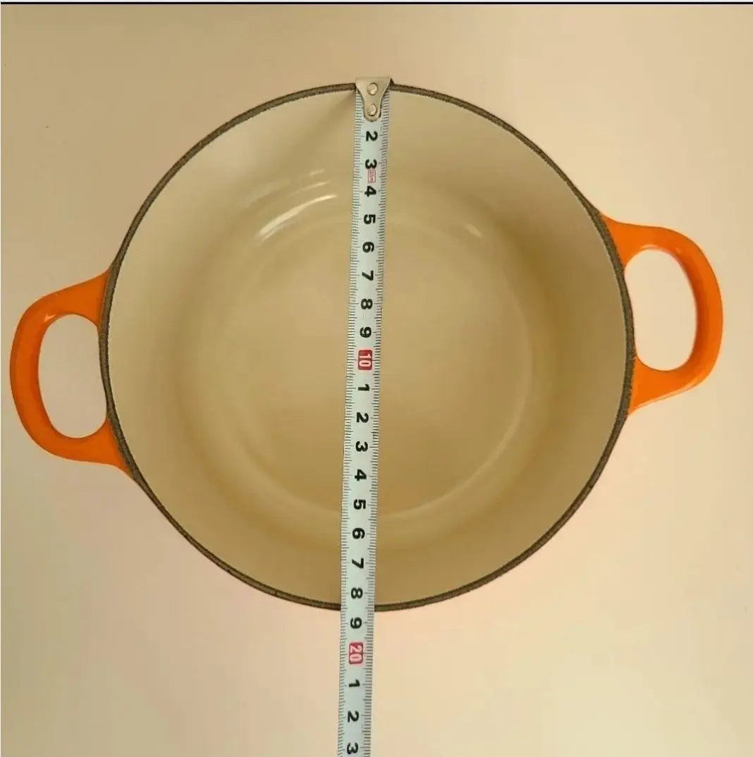 Le Creuset pot 18