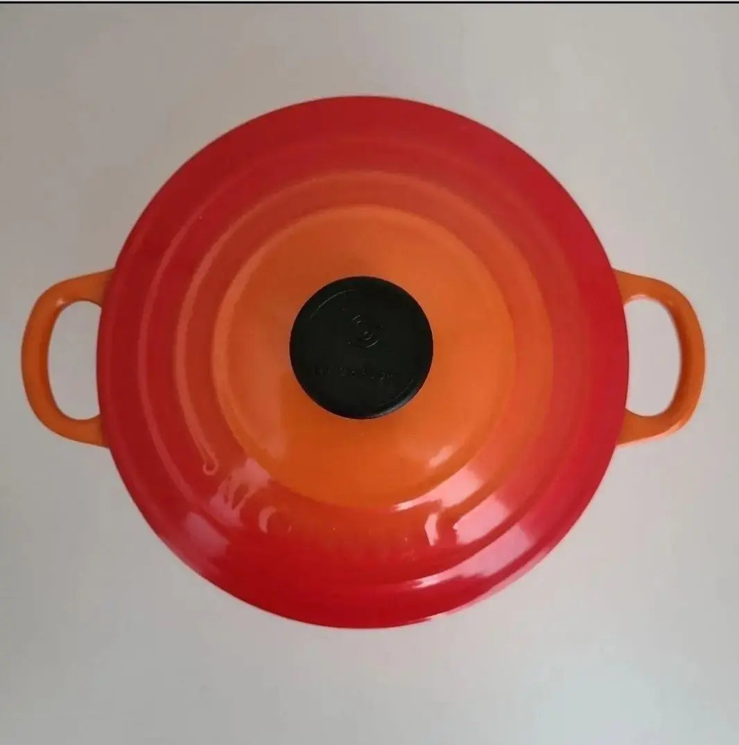 Le Creuset pot 18