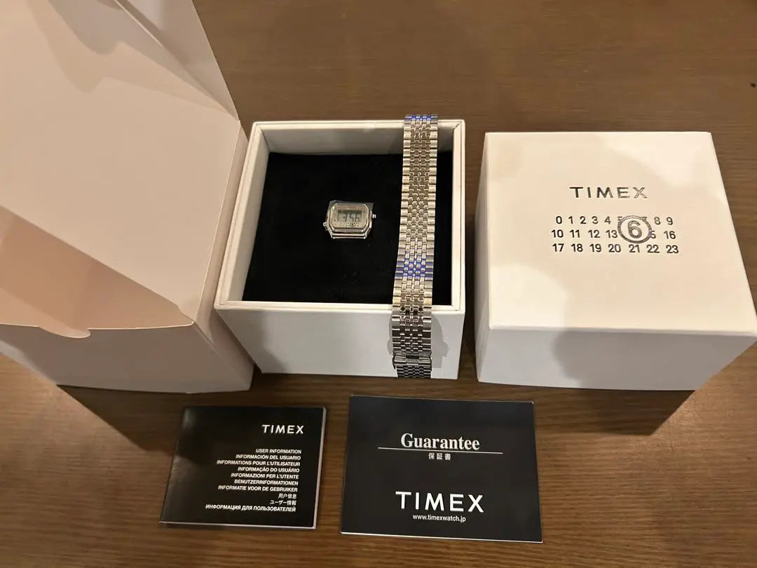 Conjunto de reloj y pulsera TIMEX x MM6 T80 con anillo